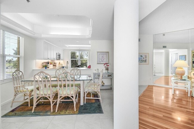 Building Photo - 221 NE Plantation Rd