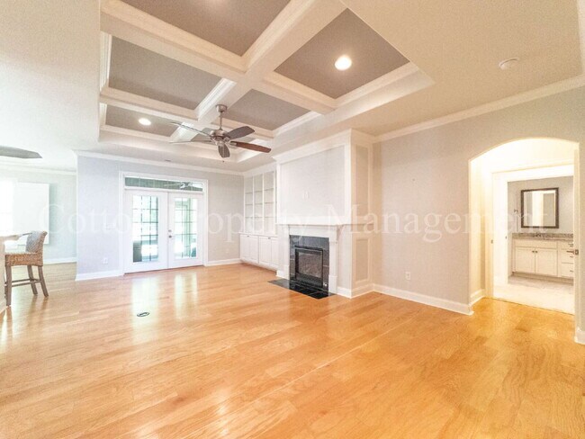 Building Photo - 633 Jenoa Dr