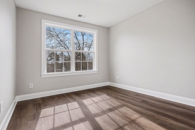 Building Photo - 201 Phillips Ridge Ln