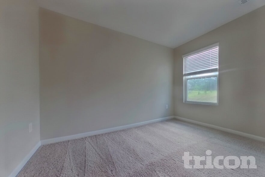 Building Photo - 561 Fairview Oak Pl