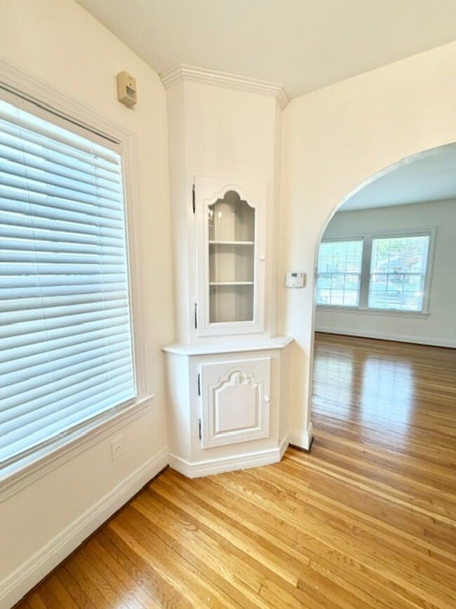 Building Photo - 2414 Brighton Dr