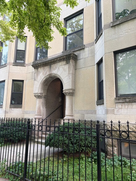Building Photo - 1137 E Hyde Park Blvd