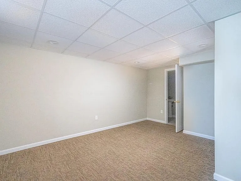 Building Photo - 1043 Glebe Rd
