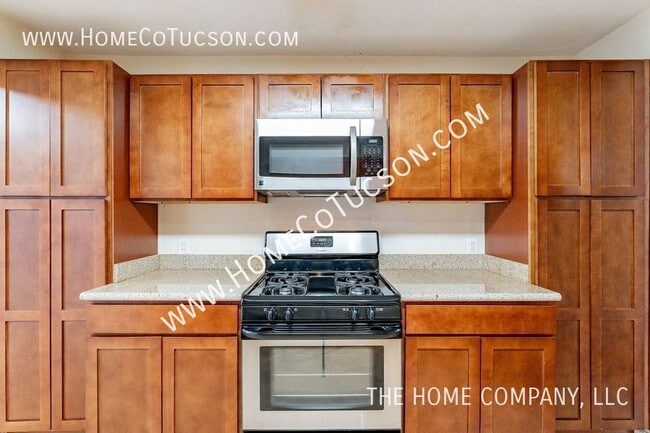 Building Photo - 3949 E 2nd St