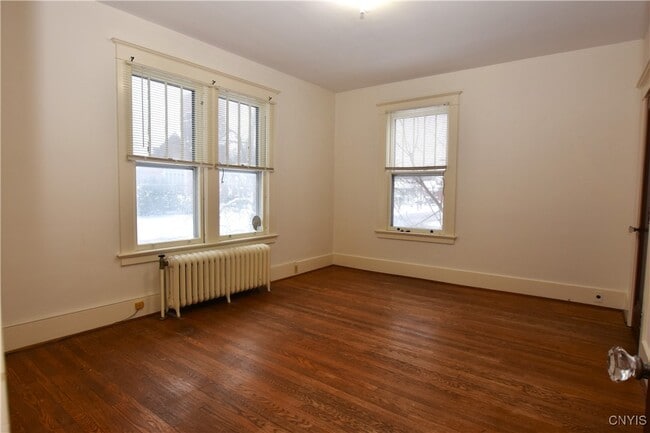 Building Photo - 2318 Genesee St