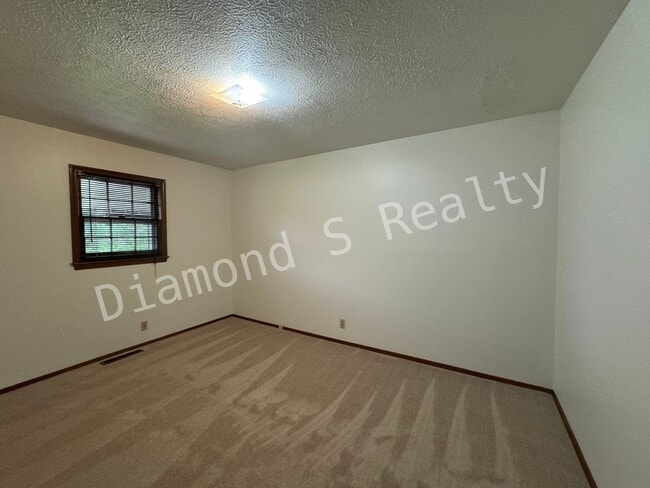 Building Photo - Charming 3 bedroom home close to Cooper So...