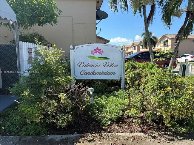 Building Photo - 3252 W 70th St