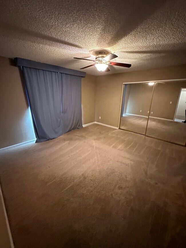 Building Photo - 917 W State St