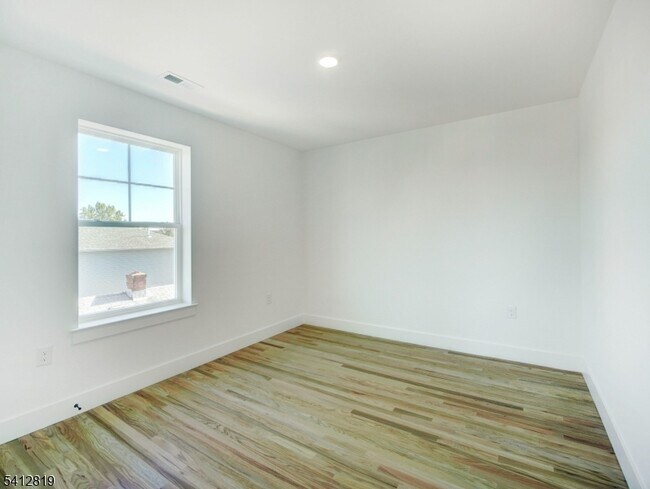 Building Photo - 429 Niles St