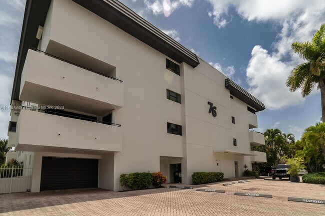 Building Photo - 76 Isle of Venice Dr