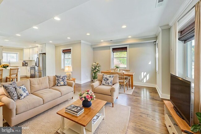 Building Photo - 1330 Staples St NE