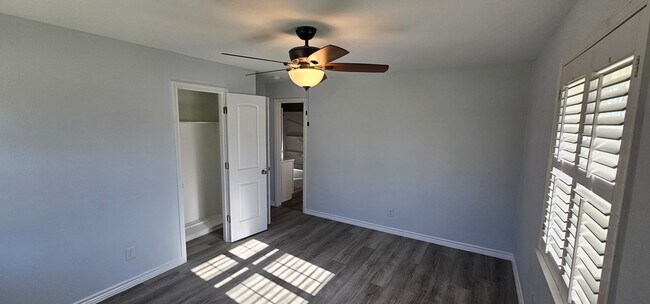 Building Photo - 1401 E Sherman Dr