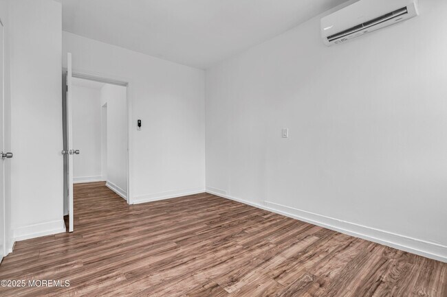 Building Photo - 3022 S Wood Ave