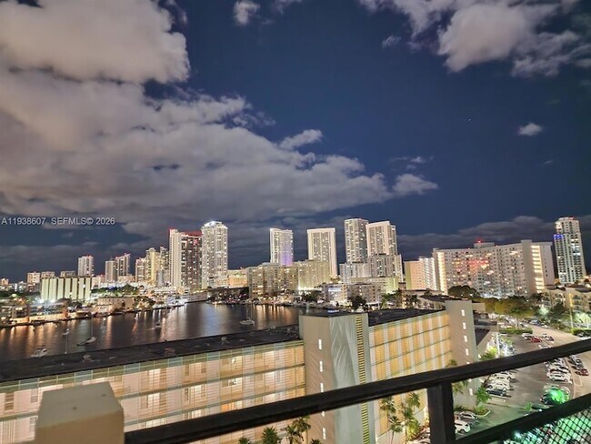 Building Photo - 401 Golden Isles Dr