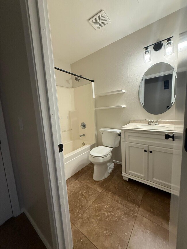 Building Photo - 15843 W Madison St