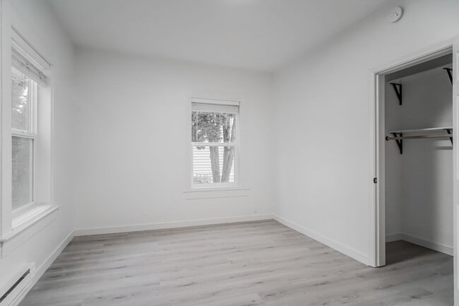 Building Photo - 135NE