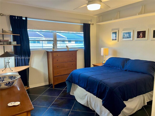 Building Photo - 11960 NE 19th Dr