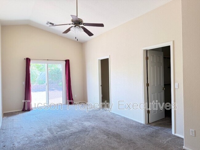 Building Photo - 13256 N Hammerstone Ln