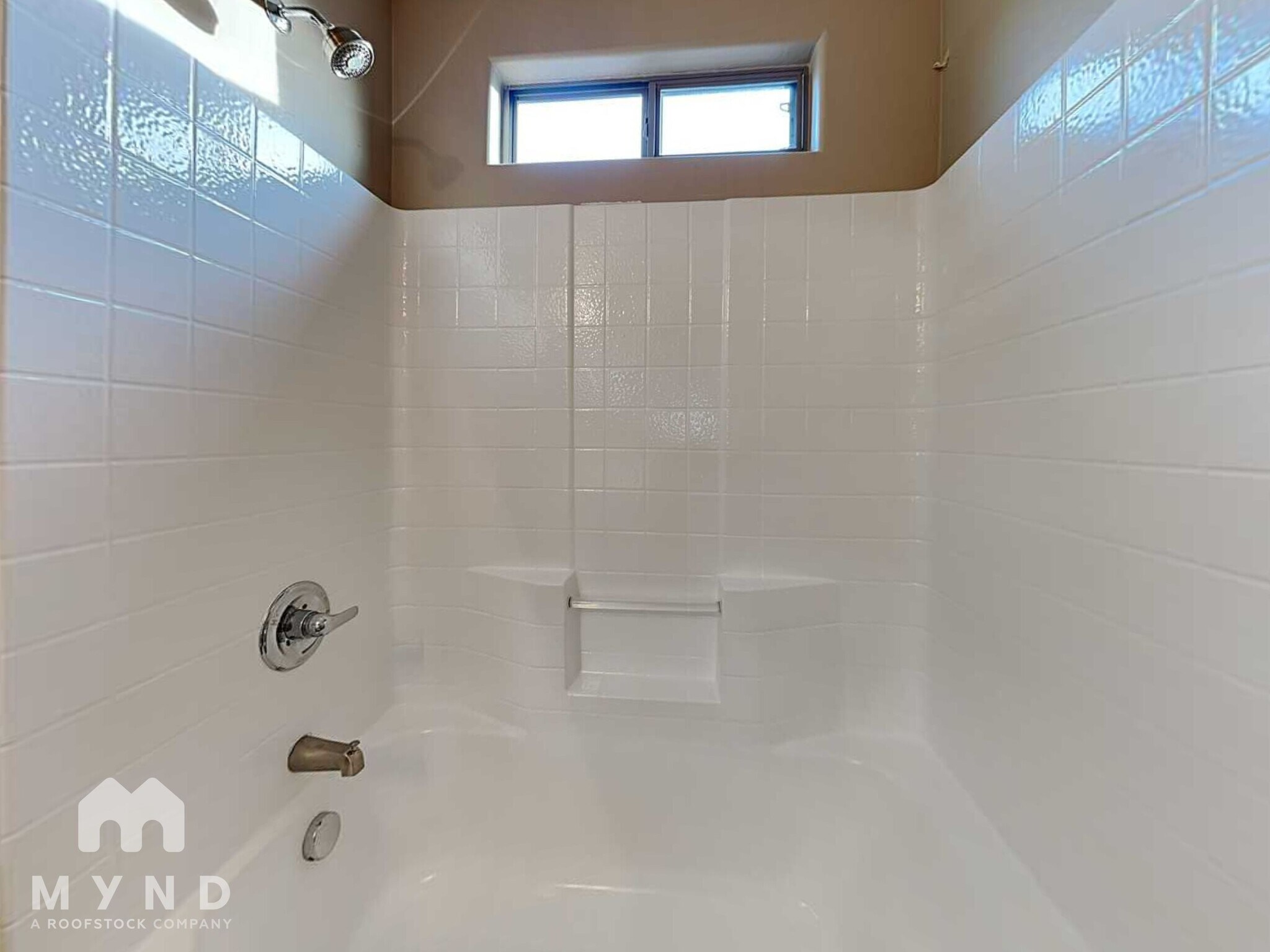 Building Photo - 9924 E Edgewood Ave