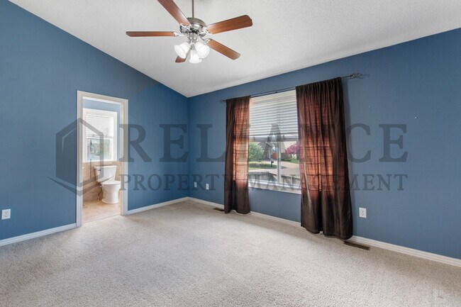 Building Photo - 5911 Hartford Dr