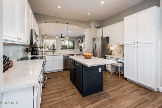 Building Photo - 4375 E Lariat Ln