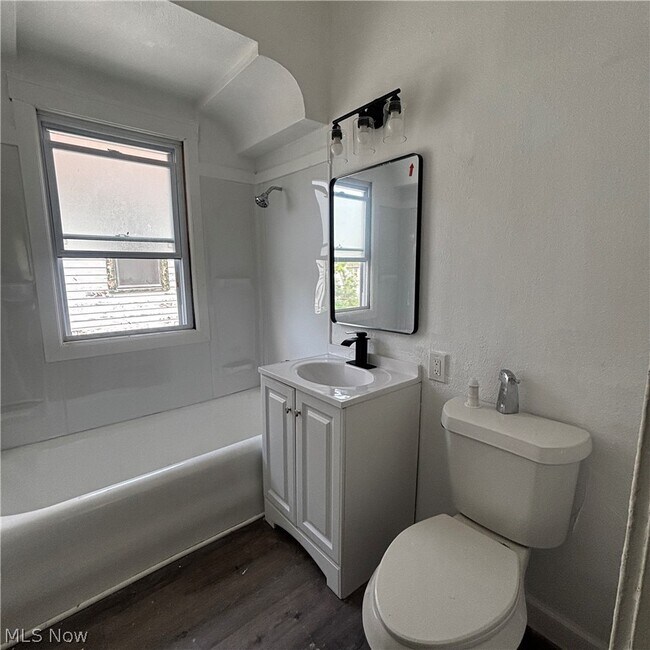 Building Photo - 3736 E 153rd St