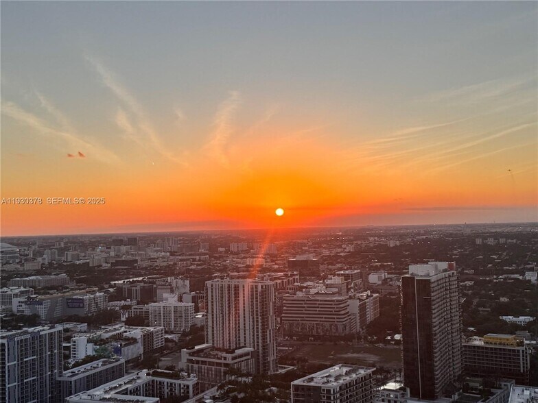 Building Photo - 501 NE 31st St