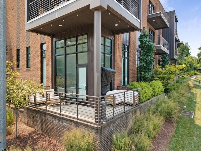 Building Photo - 601 Hamilton Ave