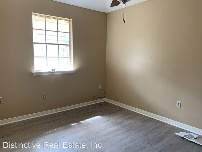 Building Photo - 3 br, 1.5 bath House - 104 Parkway North