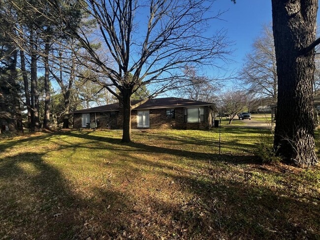 Building Photo - 19245 Tuttle Rd