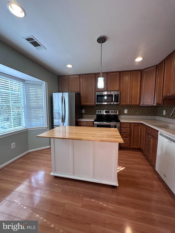 Building Photo - 5832 First Lndg Wy