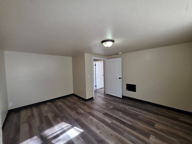 Building Photo - 208 Jadwin Ave