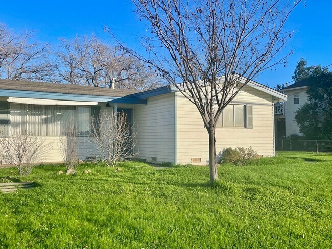 Primary Photo - Newly Renovated Home! Charming Neighborhoo...