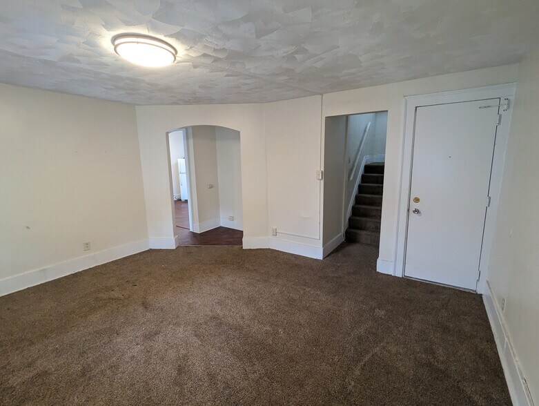 Building Photo - 608 Elmwood Ave