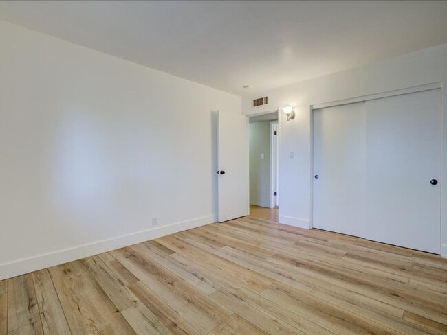 Building Photo - Stunning 4-Bedroom Home with Open Layout & Large Backyard!