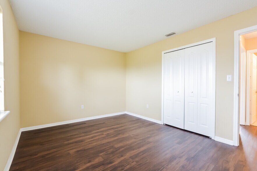 Building Photo - 3100 Croton Ave