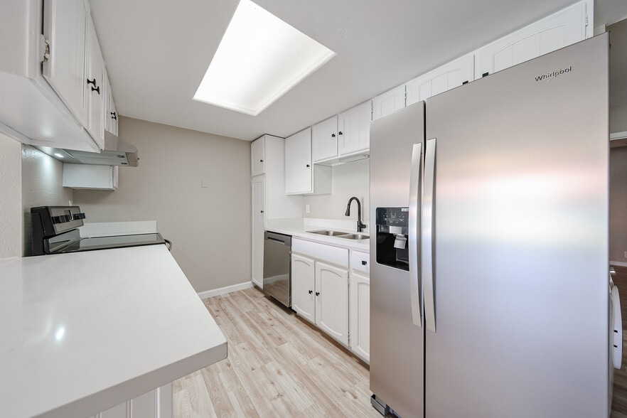 Building Photo - 6818 N 35th Ave
