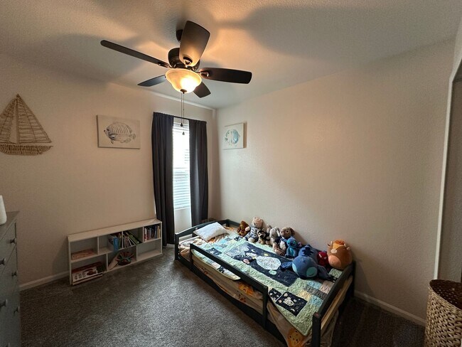 Building Photo - 3 Bed Ranch Style Home with Awesome Fully Fenced Backyard Close to Ft Carson & Schriever Space Fo...