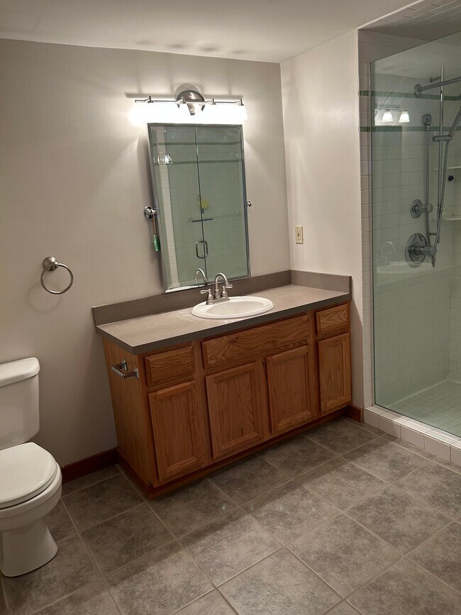 Bathroom - 940 Monroe Ave NW