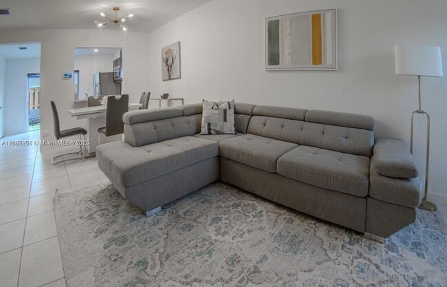 Building Photo - 544 NE 4th St