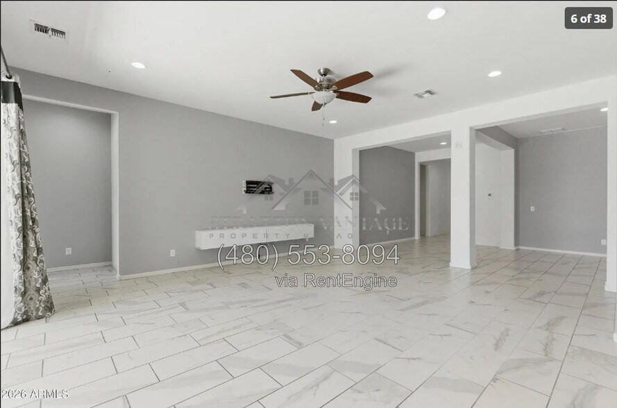 Building Photo - 1083 E Holland Park Dr