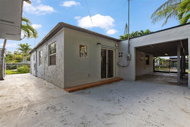 Building Photo - 5973 SW 41st St