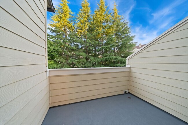 Building Photo - 6610 NE Rosebay Dr