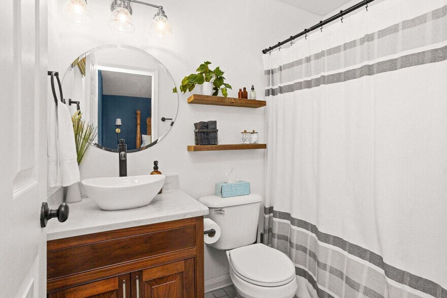 Building Photo - 3842 Hutson Ave