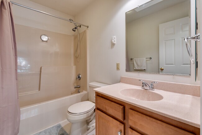 Building Photo - 80 Hillbrook Dr