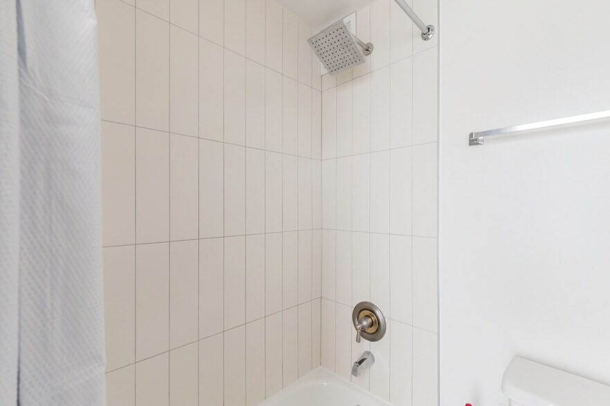 Building Photo - 21 E Chestnut St