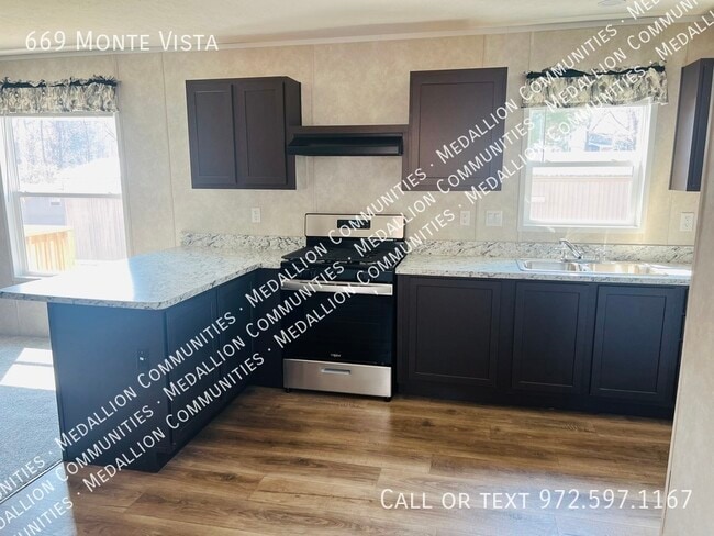 Building Photo - 669 Monte Vista Rd