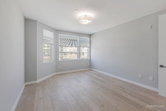 Building Photo - 1547 Clement St