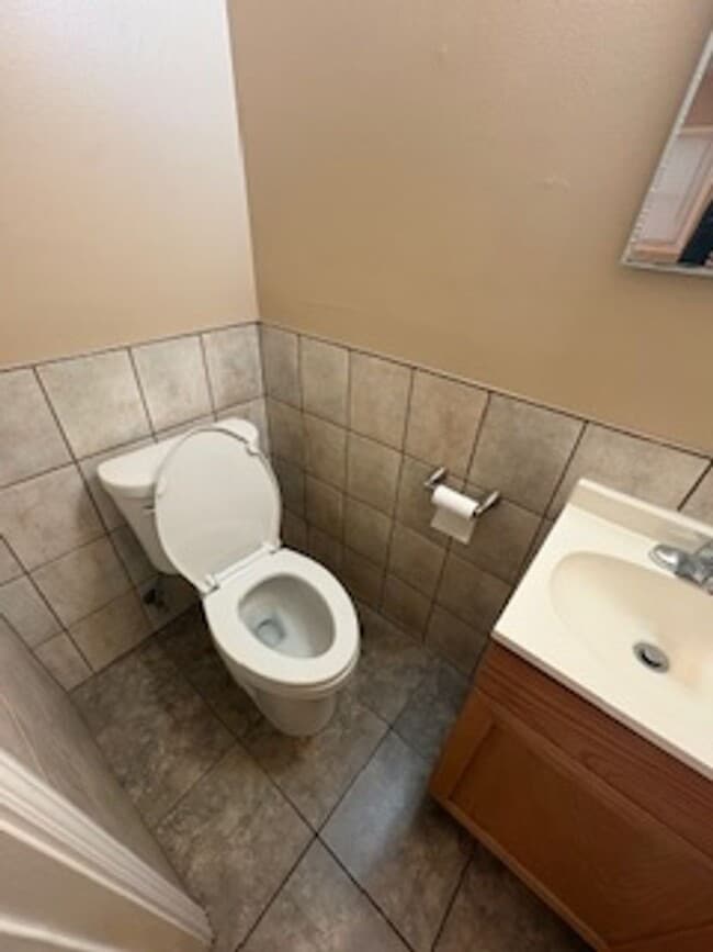 Building Photo - Cute 3 Bedroom, 1.5 Bathroom Home