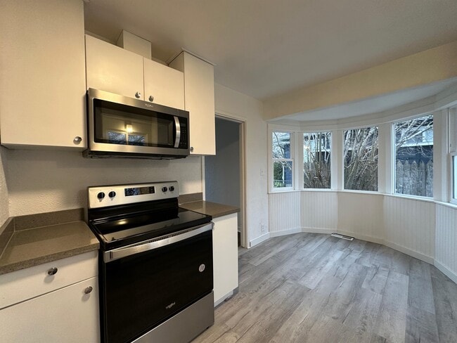 Building Photo - 1134 N Rainier Ave